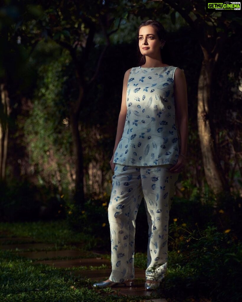 Dia Mirza Instagram - The colour of the heart chakra is green 💚🌳 Outfit @grassrootbyanitadongre Jewellery @silverstreakstore Styled by @theiatekchandaney Assisted by @jia.nariman Hair by @tejisinghofficial Make up by me 🙃 Photos by @dhruv_dixit_serenity Managed by @shruti8711 @exceedentertainment #SustainableFashion #VocalForLocal #HandcraftedInIndia #MadeInIndia #IAmNature #NatureLovers Four Seasons Hotel Bengaluru at Embassy One