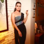 Dia Mirza Instagram - It was so fun to #dressup and show up for the @graziaindia #GMA2023 #GraziaMillenialAwards2023 🐯 @amitaggarwalofficial you are a true star! One of the pioneers of #CircularDesign it’s always a pleasure to wear your outfits 💚🙌🏼 Styled by @theiatekchandaney Assisted by jia.chauhan Jewellery by @mahesh_notandass Make Up by @shraddhamishra8 Hair by @tejisinghofficial Photos by @shivamguptaphotography Bandra World of Storytellers
