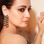 Dia Mirza Instagram - It was so fun to #dressup and show up for the @graziaindia #GMA2023 #GraziaMillenialAwards2023 🐯 @amitaggarwalofficial you are a true star! One of the pioneers of #CircularDesign it’s always a pleasure to wear your outfits 💚🙌🏼 Styled by @theiatekchandaney Assisted by jia.chauhan Jewellery by @mahesh_notandass Make Up by @shraddhamishra8 Hair by @tejisinghofficial Photos by @shivamguptaphotography Bandra World of Storytellers