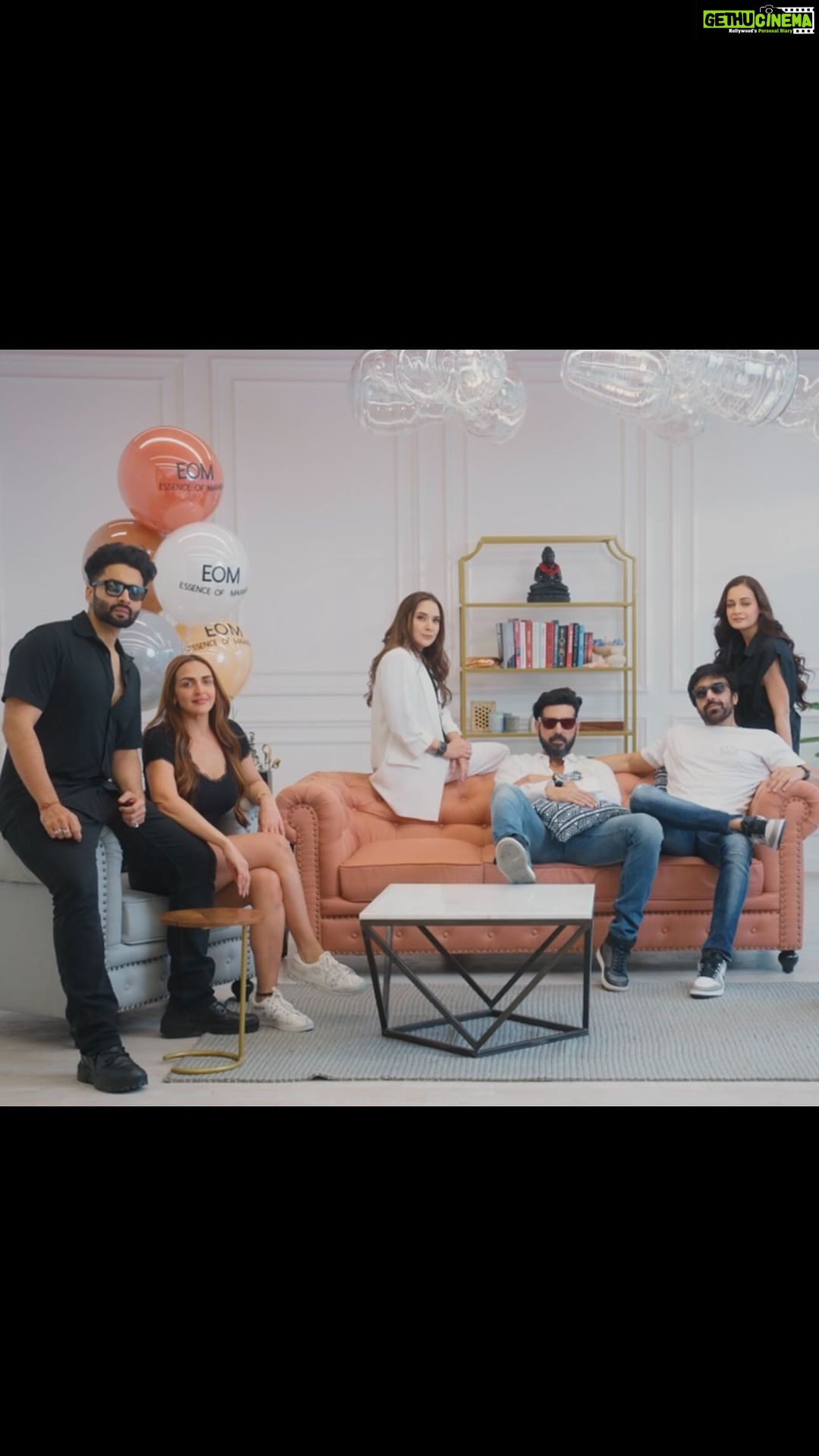 Dia Mirza Instagram - Kehte hain na ki kuch doston k saath sirf wakt bitaane se sab theek ho jata hai, tu hain toh sab theek hai. 🤍 Life is better with friends. 🤍 Decor artist and creative artist: @upandup_studio Media partner: @missmalini @maliniagarwal @goodcreatorco Venue: @goodcreatorlounge Conceptualised and directed by: @shrutitejwaniphotography Production: @stillstory_photography DOP: @deeptachak Balloons: @balloon.blushh Choreography: @kunaal.tmh Hair: @smashh2.0 Styling: @vadbymonalidhawan Beauty Partner: @myglamm #FRIENDSofEOM #friendship #livingroomdecor #interiordesign #furnituredesign #friendsforever