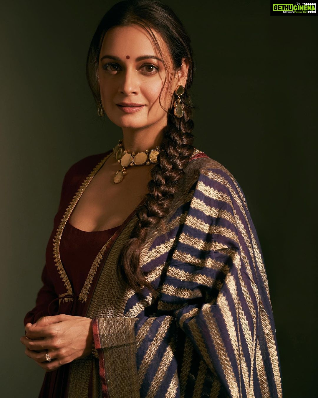 Dia Mirza Instagram - I was in Lucknow recently for the @bigfmindia #ImpactAwards. It was so good meeting people from Uttar Pradesh making an Impact through their work. All my good wishes to all the winners. May you continue to lead with empathy ❤️✨ Outfit @divyabydivyaanand Dupatta gifted by Mom @rekhi.poonam ❤️🙏🏻 Styled by @theiatekchandaney Jewellery my own by @anumerton HMU by @tush_91 Photos by @dhruv_dixit_serenity Managed by @imdhruv30 @exceedentertainment #HandcraftedInIndia #MadeInIndia #HandWoven #SustainableClothing Lucknow, Uttar Pradesh