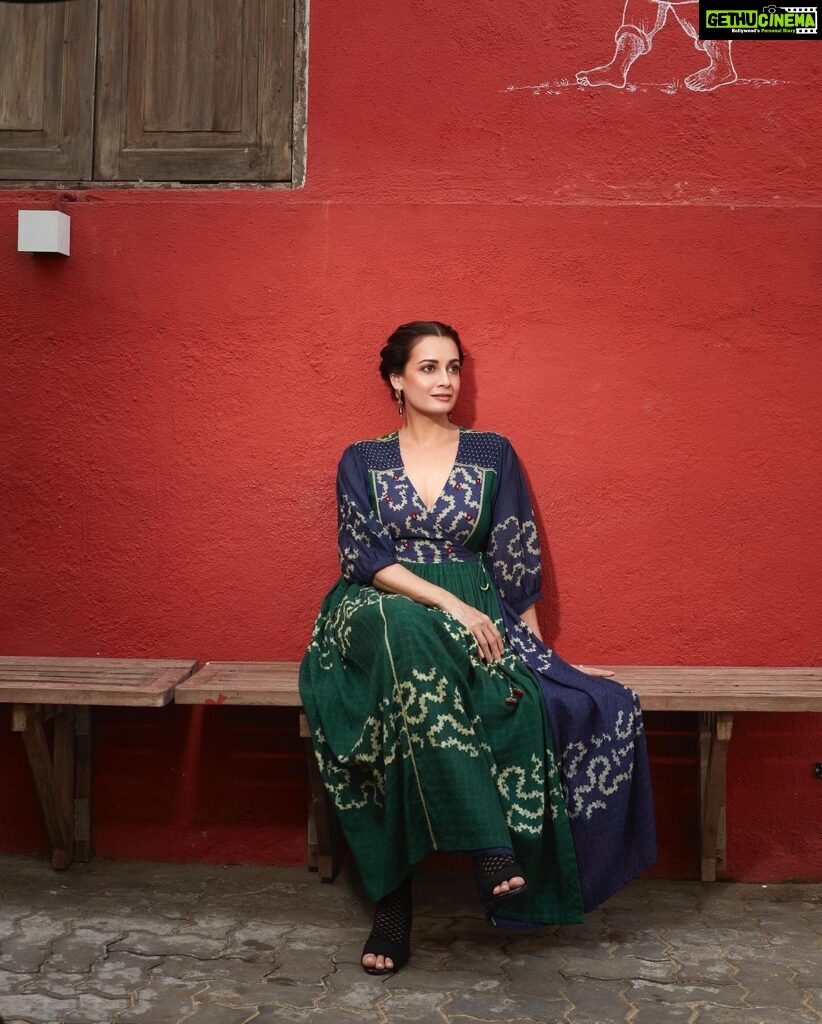 Dia Mirza Instagram - “Pahadon ke gaaon mein kahaaniya bole re” - #DhakDhak Promotions for #DhakDhak. Now in Cinemas💓🏍️🦋⛰️ Outfit Courtesy - @cord.in Jewellery - @silverstreakstore HMU @shraddhamishra8 Styled by @theiatekchandaney Photos by @shivamguptaphotography Location courtesy @artandcharlie @ayesha.parikh #VocalForLocal #SustainableClothing Art and Charlie
