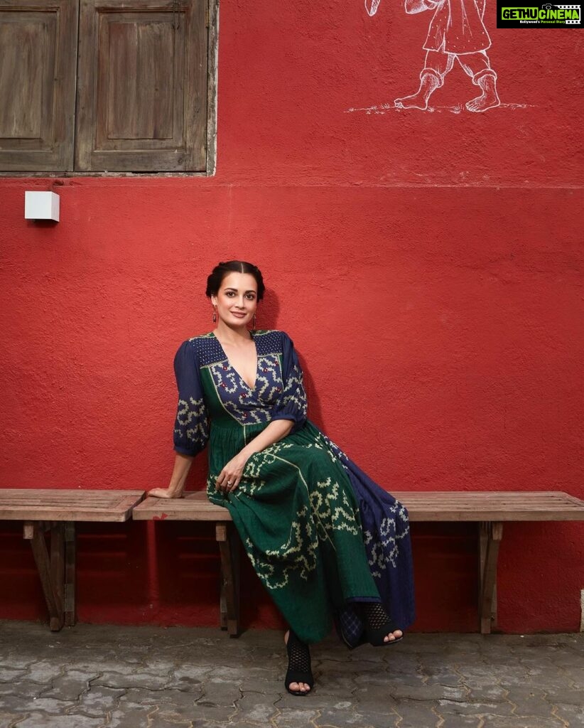 Dia Mirza Instagram - “Pahadon ke gaaon mein kahaaniya bole re” - #DhakDhak Promotions for #DhakDhak. Now in Cinemas💓🏍️🦋⛰️ Outfit Courtesy - @cord.in Jewellery - @silverstreakstore HMU @shraddhamishra8 Styled by @theiatekchandaney Photos by @shivamguptaphotography Location courtesy @artandcharlie @ayesha.parikh #VocalForLocal #SustainableClothing Art and Charlie