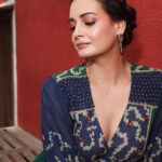 Dia Mirza Instagram - “Pahadon ke gaaon mein kahaaniya bole re” - #DhakDhak Promotions for #DhakDhak. Now in Cinemas💓🏍️🦋⛰️ Outfit Courtesy - @cord.in Jewellery - @silverstreakstore HMU @shraddhamishra8 Styled by @theiatekchandaney Photos by @shivamguptaphotography Location courtesy @artandcharlie @ayesha.parikh #VocalForLocal #SustainableClothing Art and Charlie