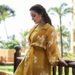 Dia Mirza Instagram - “क़दमों में तेरे जहान हैं” 💓🏍️🦋 Thank you for giving #DhakDhak your love and support 🙏🏻 #DhakDhakInCinemas Outfit Courtesy - @pallavisingh_arcvsh Jewellery Courtesy -@isharya Styled by @theiatekchandaney MUH @shraddhamishra8 Photos by @dhruv_dixit_serenity Managed by @shruti8711 @exceedentertainment JW Marriott Mumbai Juhu