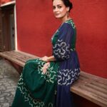 Dia Mirza Instagram - “Pahadon ke gaaon mein kahaaniya bole re” - #DhakDhak Promotions for #DhakDhak. Now in Cinemas💓🏍️🦋⛰️ Outfit Courtesy - @cord.in Jewellery - @silverstreakstore HMU @shraddhamishra8 Styled by @theiatekchandaney Photos by @shivamguptaphotography Location courtesy @artandcharlie @ayesha.parikh #VocalForLocal #SustainableClothing Art and Charlie