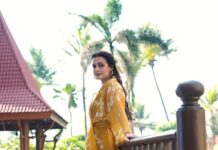 Dia Mirza Instagram - “क़दमों में तेरे जहान हैं” 💓🏍️🦋 Thank you for giving #DhakDhak your love and support 🙏🏻 #DhakDhakInCinemas Outfit Courtesy - @pallavisingh_arcvsh Jewellery Courtesy -@isharya Styled by @theiatekchandaney MUH @shraddhamishra8 Photos by @dhruv_dixit_serenity Managed by @shruti8711 @exceedentertainment JW Marriott Mumbai Juhu