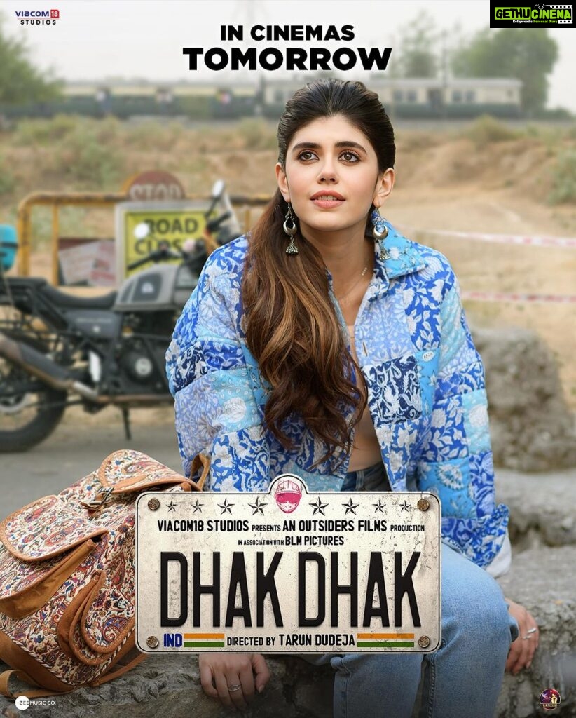 Dia Mirza Instagram - Friendship, adventure and an extraordinary journey of a lifetime! Our labour of love will be yours tomorrow 💓🏍️🦋 Celebrate #NationalCinemaDay with #DhakDhak🐯Get your tickets from link in Bio 👆🏼 #RatnaPathakShah @fatimasanashaikh @sanjanasanghi96 @taapsee #KevinVaz @ajit_andhare @pranjalnk @aayush_blm @dudeja_sahaab @parijat_joshi @Viacom18Studios #OutsidersFilms @blmpictures @zeemusiccompany