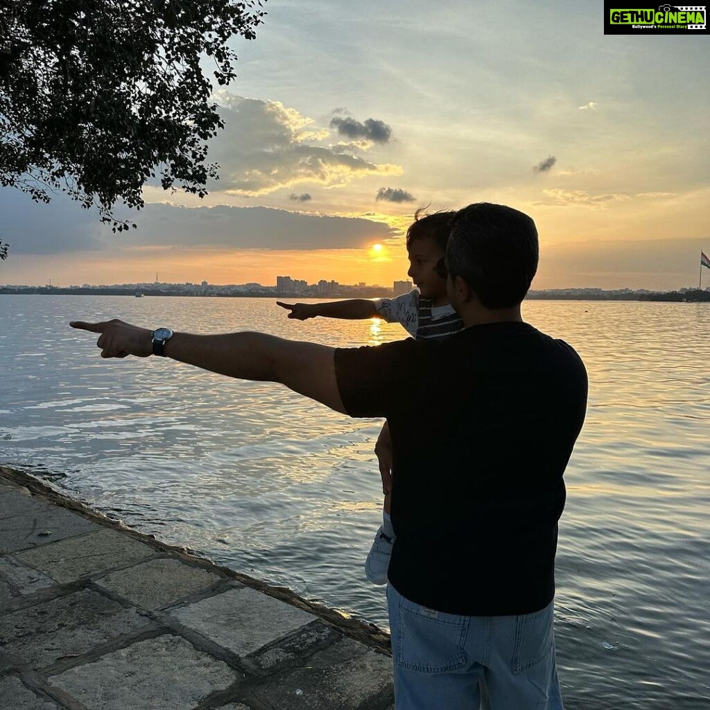 Dia Mirza Instagram - Chasing sunsets 🌅 as usual 💖 #SunsetKeDivane @vaibhav.rekhi 🙃🐯 Sailing Club