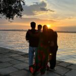 Dia Mirza Instagram – Chasing sunsets 🌅 as usual 💖 #SunsetKeDivane 

@vaibhav.rekhi 🙃🐯 Sailing Club