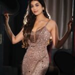 Digangana Suryavanshi Instagram - “To have your heart, mind, body and soul aligned is one of the greatest super power” - #diganganasuryavanshi Styled by @stylebyriyajn Photographer - @saarinb Make up - @shubhu.makeupartist Hair - @swati_official_13 Outfit - @elibittonofficial Team - @greenlight__media #diganganasuryavanshi