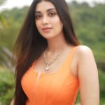 Digangana Suryavanshi Instagram - 🍊💎❤️ Makeup and Hair - @makeoverbysejalthakkar Outfit - @ikichic_official Team - @greenlight__media