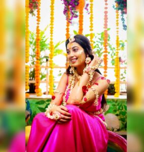 Digangana Suryavanshi Instagram - The birthday ritual❤️ #26 #princesse 

Makeup: @shapeyourface_withyj
Hair: @makeoverbysejalthakkar
Outfit: @kamli_fashion

#diganganasuryavanshi