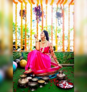 Digangana Suryavanshi Instagram - The birthday ritual❤️ #26 #princesse 

Makeup: @shapeyourface_withyj
Hair: @makeoverbysejalthakkar
Outfit: @kamli_fashion

#diganganasuryavanshi