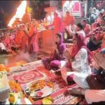 Digangana Suryavanshi Instagram – Ganga aarti at #harkipauri #haridwar 🙏🏻 😇
#jaimaagange 

Outfit @bibhaboutique Harki Podhi, Haridwar, Uttarakhand