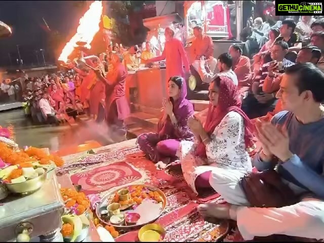 Digangana Suryavanshi Instagram - Ganga aarti at #harkipauri #haridwar 🙏🏻 😇 #jaimaagange Outfit @bibhaboutique Harki Podhi, Haridwar, Uttarakhand