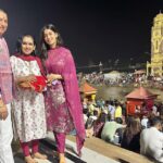 Digangana Suryavanshi Instagram – Ganga aarti at #harkipauri #haridwar 🙏🏻 😇
#jaimaagange 

Outfit @bibhaboutique Harki Podhi, Haridwar, Uttarakhand