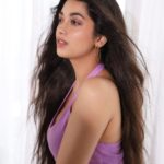 Digangana Suryavanshi Instagram – 🔮🖼💜

Photographer: @girish_rajput_photography
Makeup & Hair: @makeoverbysejalthakkar
Outfit: @kamli_fashion
Team: @greenlight_media 

#diganganasuryavanshi
