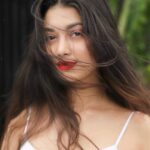 Digangana Suryavanshi Instagram - Sunshine, Bare face, Red lips ❤️🍒🍃 ☀️ Photographer: @girish_rajput_photography Makeup & Hair: @makeoverbysejalthakkar Outfit: @kamli_fashion Team: @greenlight__media #diganganasuryavanshi