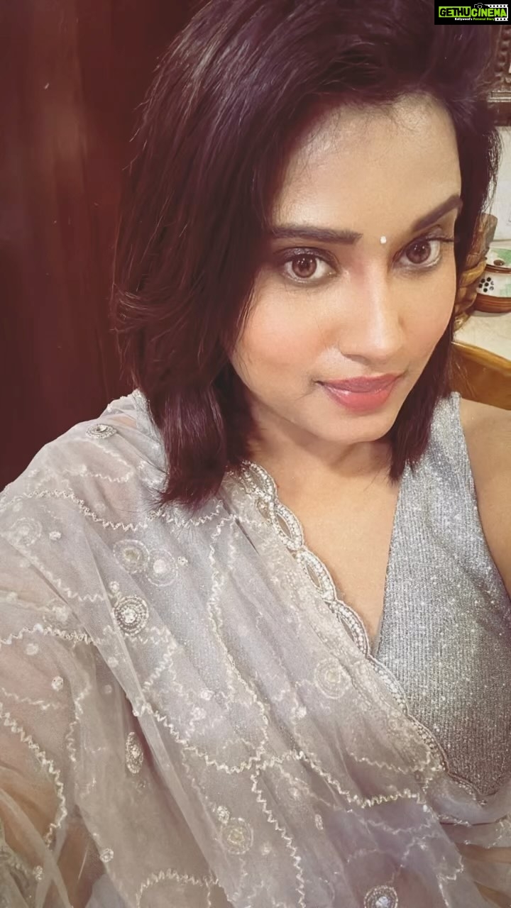Dimple Chopade Instagram - #loveforsaree 🥰
