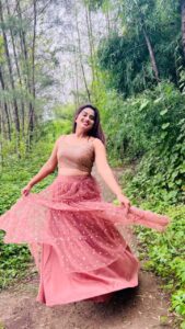 Dimple Chopade Instagram - #jhumkagirare 🤷🏻‍♀️
