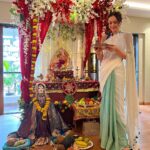 Dipannita Sharma Instagram - ✨💚🙏🏼 @vidyamalavade #ganeshmahotsav #moments #ganpatibappamorya