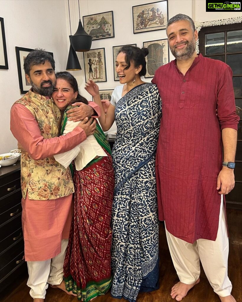 Dipannita Sharma Instagram - Ganesh Chaturthi moments at the #seths . A yearly tradition that we look forward to ! Thank you guys for the love & the most amazing food always . Kiran aunty , Seth uncle , @shru2kill , @dontpanic79 @therishabseth … ♥ So good to see you @simplekaul & thank you for the solos ♥ #ganeshchaturthi #ganeshmahotsav #tradition #sareelove