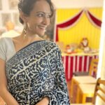 Dipannita Sharma Instagram - Ganesh Chaturthi moments at the #seths . A yearly tradition that we look forward to ! Thank you guys for the love & the most amazing food always . Kiran aunty , Seth uncle , @shru2kill , @dontpanic79 @therishabseth … ♥️ So good to see you @simplekaul & thank you for the solos ♥️ #ganeshchaturthi #ganeshmahotsav #tradition #sareelove