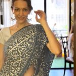 Dipannita Sharma Instagram - Ganesh Chaturthi moments at the #seths . A yearly tradition that we look forward to ! Thank you guys for the love & the most amazing food always . Kiran aunty , Seth uncle , @shru2kill , @dontpanic79 @therishabseth … ♥️ So good to see you @simplekaul & thank you for the solos ♥️ #ganeshchaturthi #ganeshmahotsav #tradition #sareelove