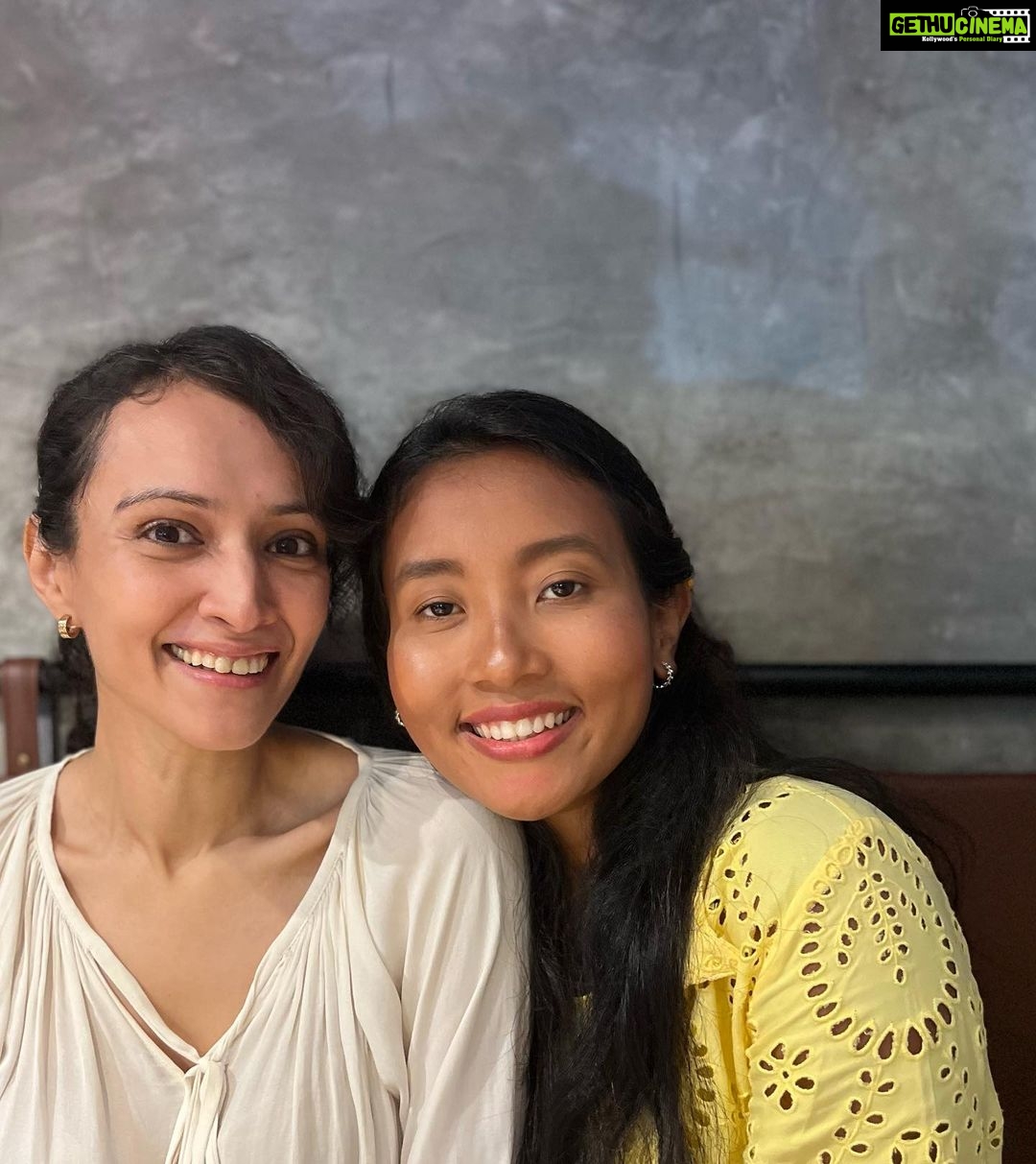 Dipannita Sharma Instagram - Stuffing ourselves & talking over each other kinda catch ups 😁♥️ the best !!! Warmth & love all around … @ankita_earthy @brainuse @milindrunning @shishiradmane Missed you @dilsheratwal P.S - when we meet we meet in succession otherwise we don’t meet at all hahaha. Here’s to meeting sooner this time . #catchups #weekends #afternoons
