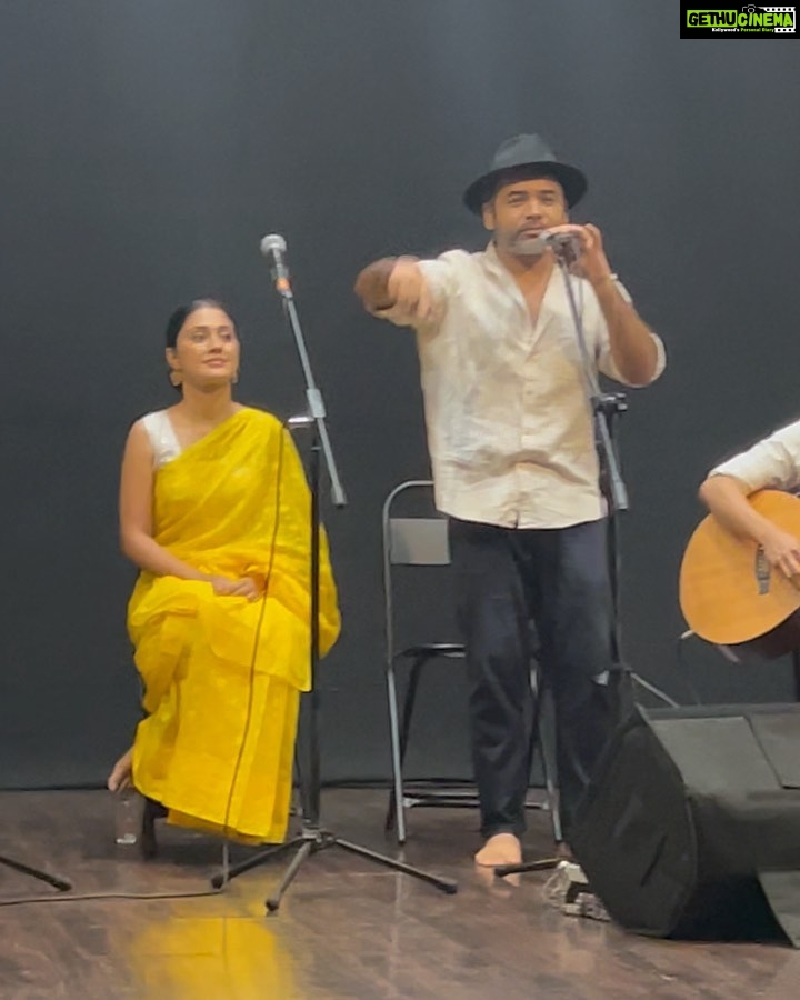 Dipannita Sharma Instagram - A mesmerising musical evening . So glad I could make it for this unmissable event called #yayavar … please swipe left to discover some amazingly remarkable talents. Couldn’t believe this was their first show ! @kavipandit you are exceptional ( & thank you for making me a part of your very first show ) . I wish you many many more . All the success & all the happiness . What a team , each one of them unique , fabulous . Here’s to all of you … it was an evening that fed the soul . Thank you all ✨ @raginipratap @amrita.bagchi @samchandel @hi5ankit @tamalpandey Outfit : traditional Assamese #MekhelaSador mixnmatch from my wardrobe #Mumbaievening #foodforsoul