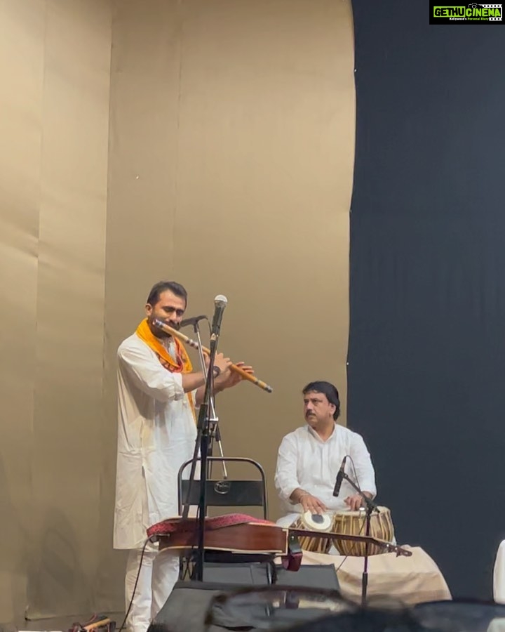Dipannita Sharma Instagram - A mesmerising musical evening . So glad I could make it for this unmissable event called #yayavar … please swipe left to discover some amazingly remarkable talents. Couldn’t believe this was their first show ! @kavipandit you are exceptional ( & thank you for making me a part of your very first show ) . I wish you many many more . All the success & all the happiness . What a team , each one of them unique , fabulous . Here’s to all of you … it was an evening that fed the soul . Thank you all ✨ @raginipratap @amrita.bagchi @samchandel @hi5ankit @tamalpandey Outfit : traditional Assamese #MekhelaSador mixnmatch from my wardrobe #Mumbaievening #foodforsoul