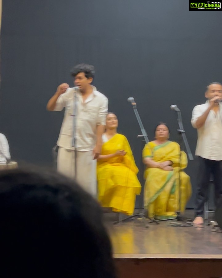 Dipannita Sharma Instagram - A mesmerising musical evening . So glad I could make it for this unmissable event called #yayavar … please swipe left to discover some amazingly remarkable talents. Couldn’t believe this was their first show ! @kavipandit you are exceptional ( & thank you for making me a part of your very first show ) . I wish you many many more . All the success & all the happiness . What a team , each one of them unique , fabulous . Here’s to all of you … it was an evening that fed the soul . Thank you all ✨ @raginipratap @amrita.bagchi @samchandel @hi5ankit @tamalpandey Outfit : traditional Assamese #MekhelaSador mixnmatch from my wardrobe #Mumbaievening #foodforsoul