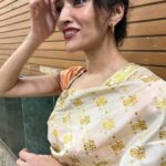Dipannita Sharma Instagram - A mesmerising musical evening . So glad I could make it for this unmissable event called #yayavar … please swipe left to discover some amazingly remarkable talents. Couldn’t believe this was their first show ! @kavipandit you are exceptional ( & thank you for making me a part of your very first show ) . I wish you many many more . All the success & all the happiness . What a team , each one of them unique , fabulous . Here’s to all of you … it was an evening that fed the soul . Thank you all ✨ @raginipratap @amrita.bagchi @samchandel @hi5ankit @tamalpandey Outfit : traditional Assamese #MekhelaSador mixnmatch from my wardrobe #Mumbaievening #foodforsoul