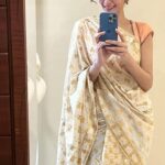 Dipannita Sharma Instagram - A mesmerising musical evening . So glad I could make it for this unmissable event called #yayavar … please swipe left to discover some amazingly remarkable talents. Couldn’t believe this was their first show ! @kavipandit you are exceptional ( & thank you for making me a part of your very first show ) . I wish you many many more . All the success & all the happiness . What a team , each one of them unique , fabulous . Here’s to all of you … it was an evening that fed the soul . Thank you all ✨ @raginipratap @amrita.bagchi @samchandel @hi5ankit @tamalpandey Outfit : traditional Assamese #MekhelaSador mixnmatch from my wardrobe #Mumbaievening #foodforsoul