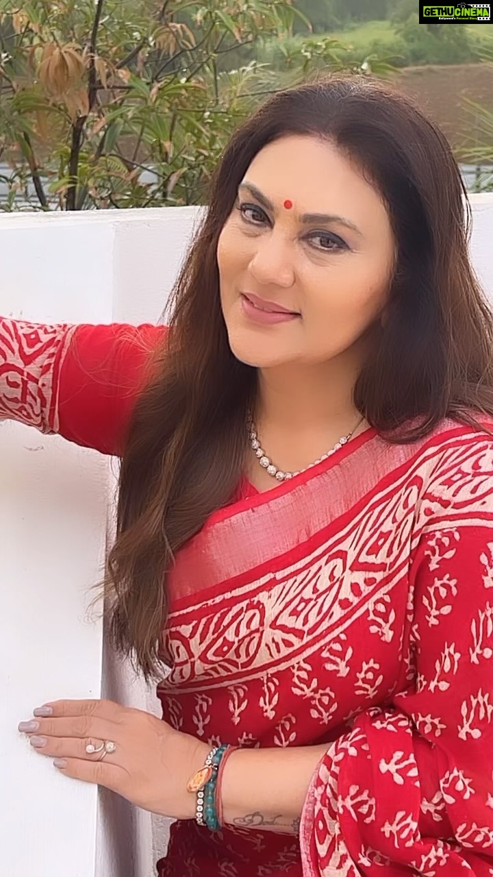 Dipika Chikhlia Instagram - One of my fav songs … ❤️ #instagood #photography #photooftheday #instagram #picoftheday #fashion #beautiful #instadaily #mumbai #style #photo #happy #explore #reelitfeelit #reelofinstagram #reels #fashionreel #moodyreel #mumbaiinstagram #instagramreel #instareel#dipikachikhliatopiwala #Trendingreels #viral #Viralvideo #dipikachikhlia #dctmovies #dhartiputranandani