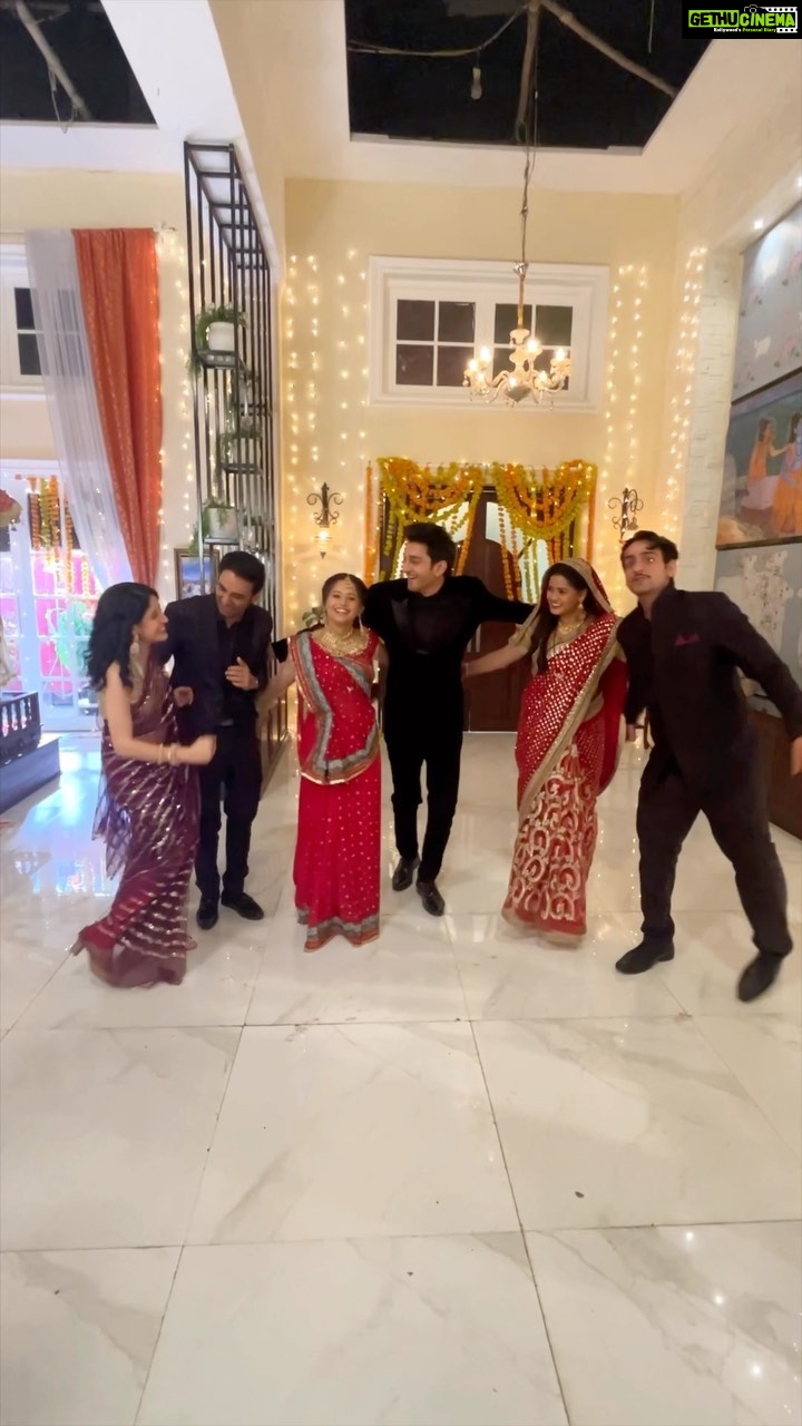 Dipika Chikhlia Instagram - Filmy Family. #dhartiputranandini @anujjahluwalia3 sorry couldn’t collab you bro . . . #tvshow #dailysoap #bollywood #amanjaiswal #mohabbatein #trending #reelsinstagram #reelitfeelit Mumbai, Maharashtra
