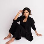 Disha Madan Instagram - 🖤 📸 @mommyshotsbyamrita 💋 @makeupbyyashy