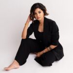 Disha Madan Instagram - 🖤 📸 @mommyshotsbyamrita 💋 @makeupbyyashy