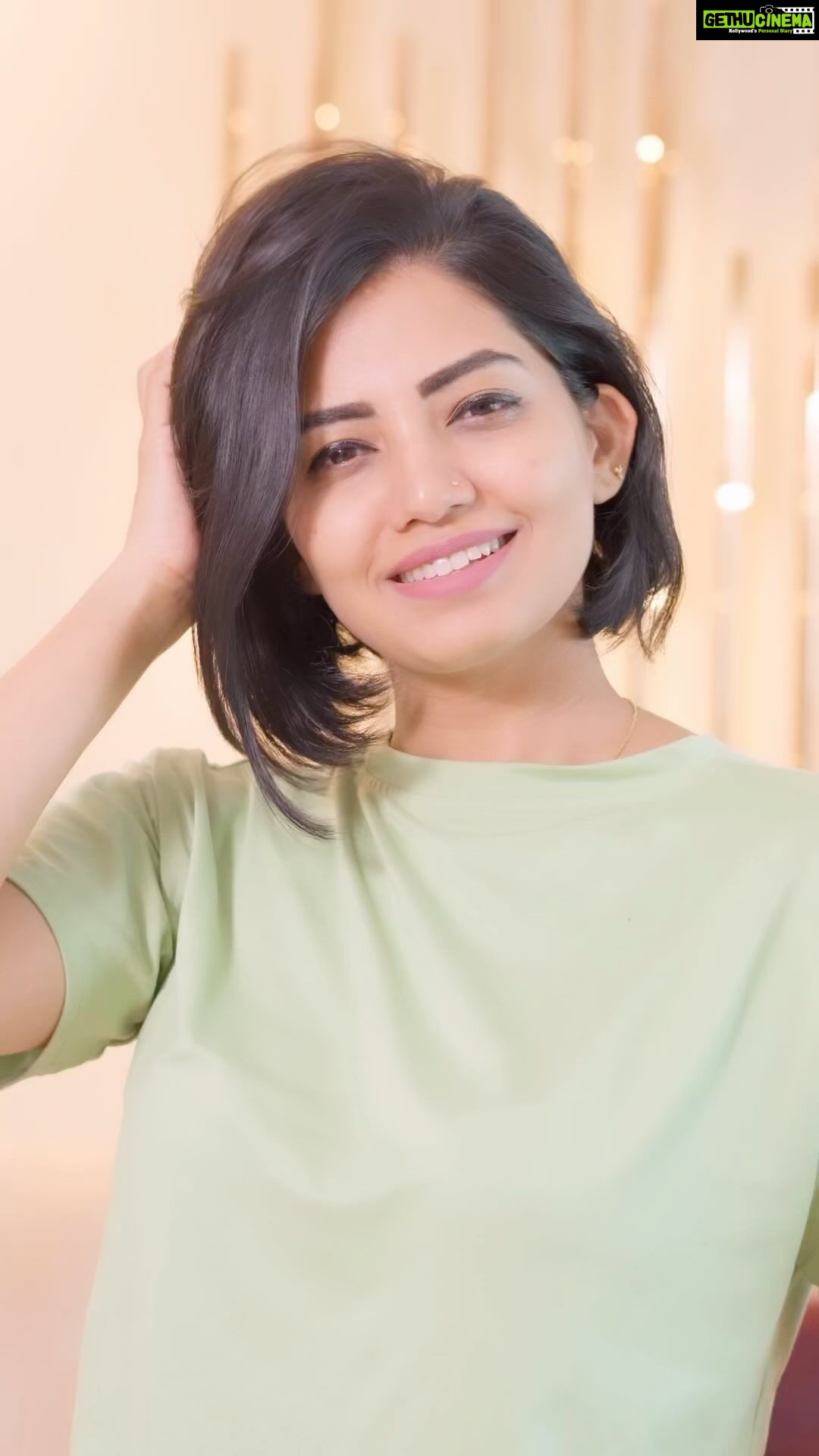 Disha Madan Instagram - #AD With Navratri here✨, I amped up my look with a hair makeover all by myself💁🏻! and when my family saw my look their reactions were crazy🤯....check it out! Ps:- Special thanks to Garnier’s Virtual Try-On Tool for helping me find the perfect shade for myself✅ Hair colour courtesy: @garnierindia Shade: 5.32 Caramel brown #Collab #ColorfulReactions #GetReadyWithGarnier