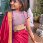 Disha Madan Instagram - #SixYards - My love for sarees is only increasing day by day! Today I thought I must show you this #Narayanpet saree. ♥️ Narayanpet is a town, 70 Kilometers away from Mahbubnagar in Telangana. The origin of Narayanpet Saree can be traced back to the period around 1630 AD! This was the time when the Narayanpet region was under the rule of Maratha king, ChattrapatiShivaji Maharaj! Honestly, I’m the luckiest girl because I get to wear such amazing sarees! ♥️