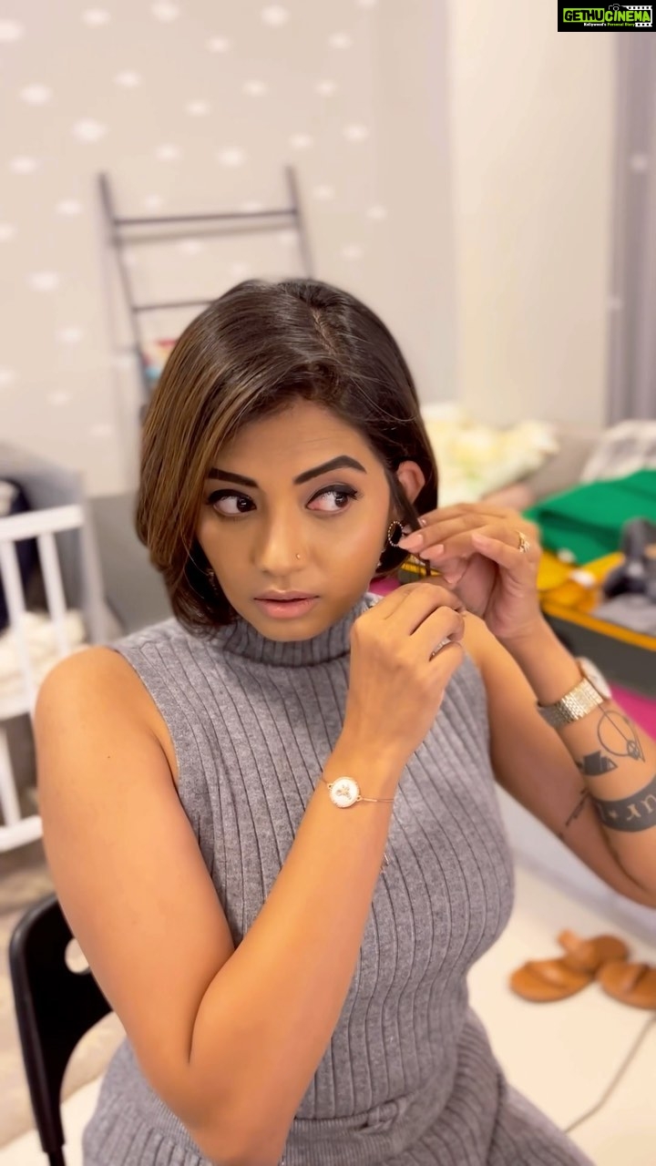 Disha Madan Instagram - BTS of my personal branding shoot with @mommyshotsbyamrita ♥️ can’t wait to share the pictures with youuuuu! ✨ Have a great week ahead 🌸