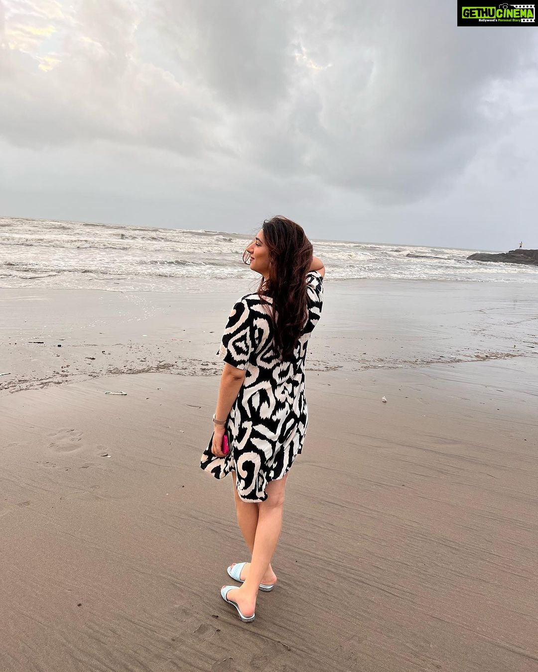 Disha Parmar Instagram - Mausam! 🏝️☺️😻 Goa