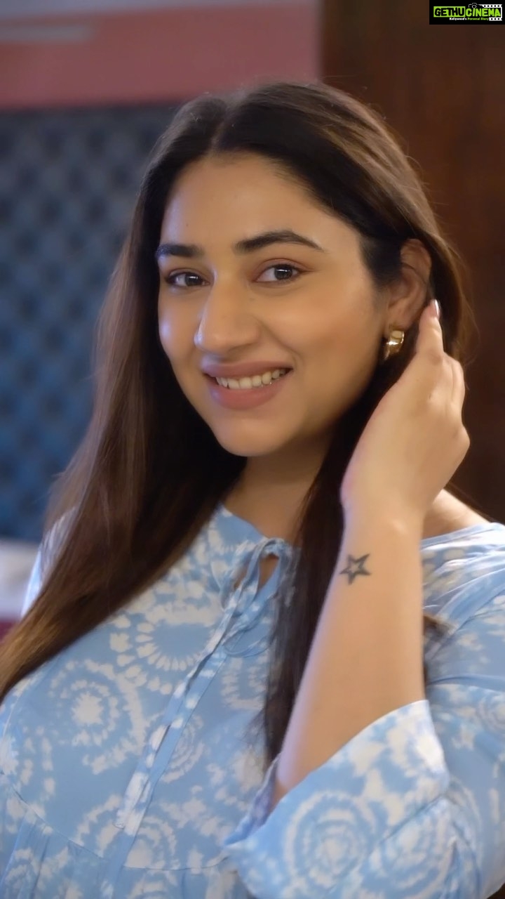 Disha Parmar Instagram - Struggling with frizzy hair? I feel you! But I’ve discovered the ultimate solution: @lovebeautyandplanet_in 2 Min Magic Masque. Just apply it to damp hair, wait 2 minutes, and watch the frizz disappear. Enriched with Argan & Coconut Oil, it’s my go-to #2MinFrizzFix. Say goodbye to frizzy hair just like that! #Ad #lovebeautyandplanet #frizzfreehair