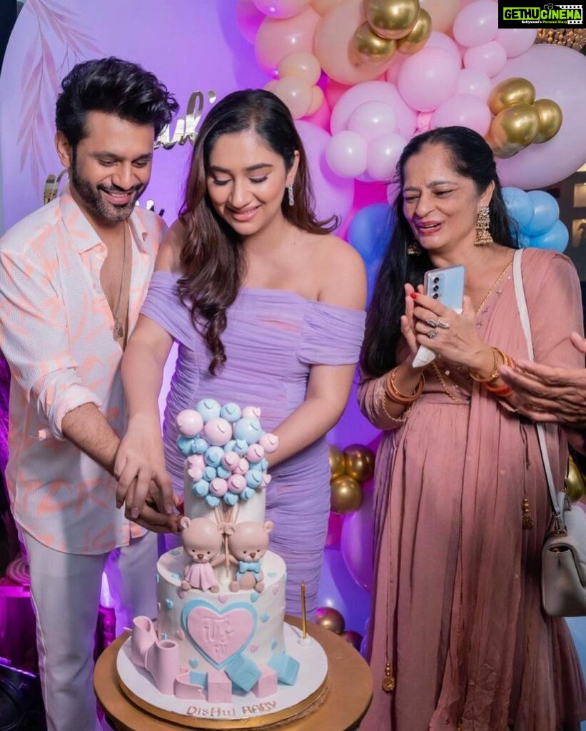 Disha Parmar Instagram - Couldn’t have asked for a better night! 🌸🦋 Celebrating our 👶🏻 with just the close friends & Family and having the best time. Thankyouuu soo much @shivaniparikh06 & @gaurav_richboyz for throwing this Baby shower & making the mamma & baby very Happy! ♥️ And @meghaisrani for capturing our milestones in life ever so beautifully 🫶🏻 Our baby is lucky to have soo many people already loving him or her! 🥹💜 @rahulvaidyarkv Event Decor & Managed by @scribbleandpop_events 🩷 All Saints Mumbai