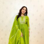 Disha Parmar Instagram - Going Green. 🍃 . . Styleby - @stylebyriyajn Outfit - @almaaribypooja × @viralmantra Earrings - @echo101pr MUA & Hair - @fab_beauty___ x @sidandpiyu