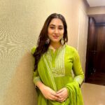 Disha Parmar Instagram - Going Green. 🍃 . . Styleby - @stylebyriyajn Outfit - @almaaribypooja × @viralmantra Earrings - @echo101pr MUA & Hair - @fab_beauty___ x @sidandpiyu
