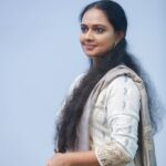 Divya Padmini Instagram - 🎬 📸 : @vipinkattappana Make up : @purplepines_kattappana