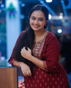 Divya Padmini Instagram - 🤎🤎 Thank you @purplepines_kattappana ❤️ . . . Location: @first_steps_ktpna make up: @purplepines_kattappana 📸 : @vipinkattappana #liketotakepics #selflove #kattappana #hometown #photography #divyavishwanath