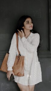 Divya Uruduga Instagram - 🌻Bliss!

💛🖤

Captured and edited by: @pkstudiophotography😎 
In love with the bag : @alankrit.in 🤩
👗: @veromodaindia 

#divyauruduga #divyau #du #D #uruduga #DU  #DUvians  #thirthahalli #d #shivamoga #kpdu  #arviya #arviyans #arya #preetiirali #live #love #laugh  #peace #positivity #🧿